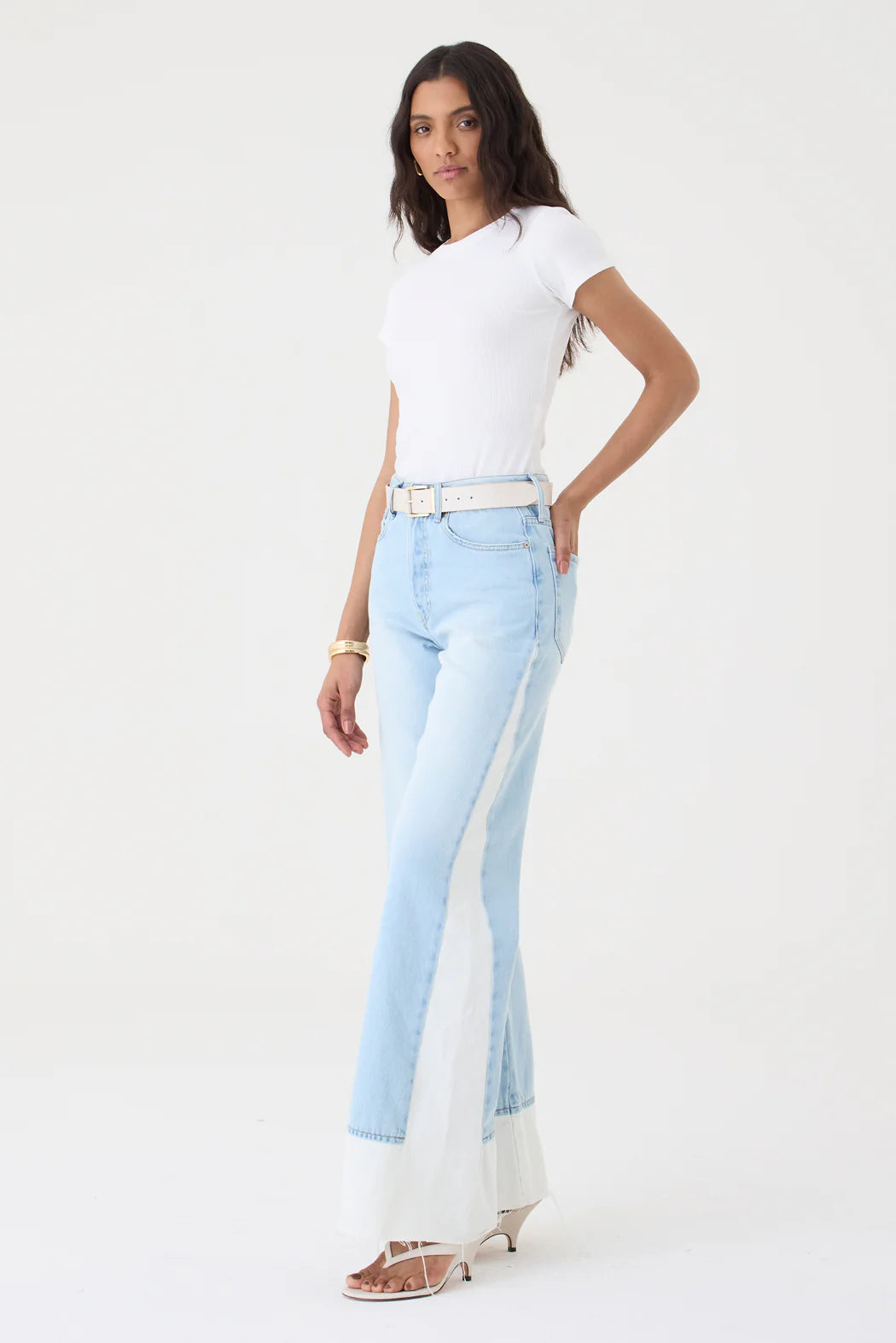 CALÇA ELIS FEMININA BOOTCUT RECORTE LATERAL BARRA FIO JEANS CLARO