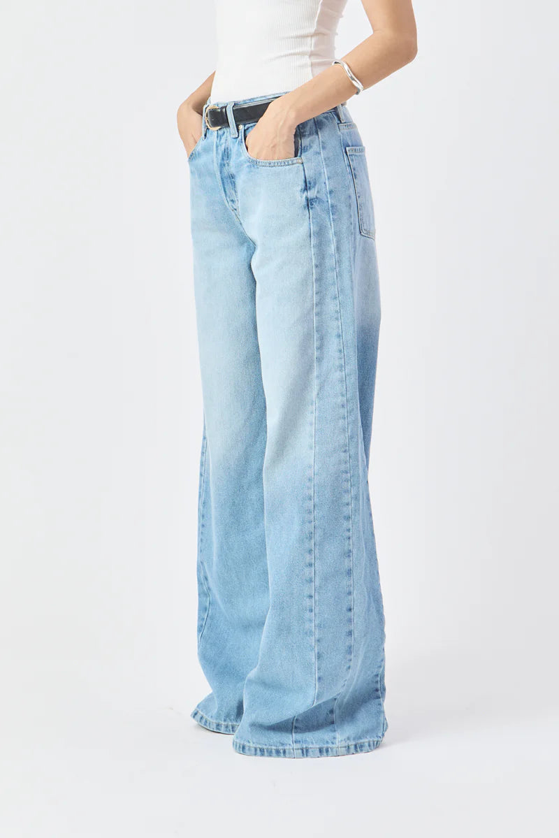 CALÇA YASMIN FEMININA WIDE LEG RECORTES JEANS MÉDIO