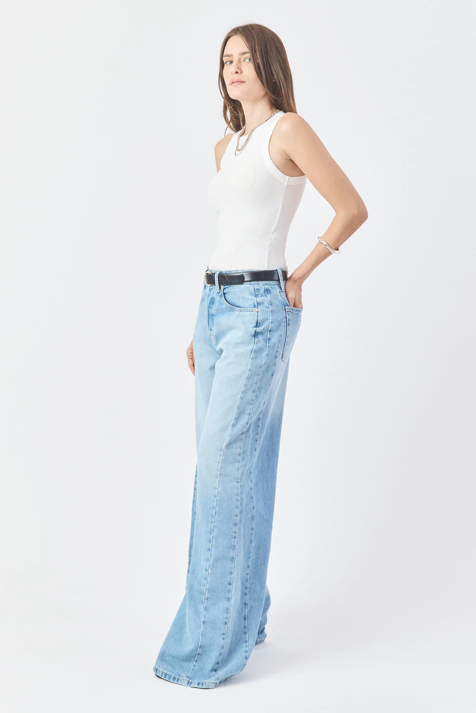 CALÇA YASMIN FEMININA WIDE LEG RECORTES JEANS MÉDIO