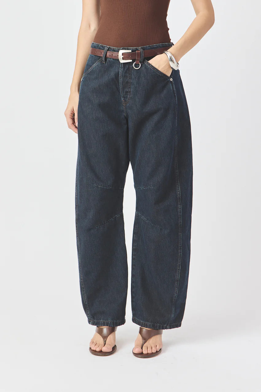 CALÇA EMILY FEMININA BARREL RECORTES E PENCE JEANS BROWN