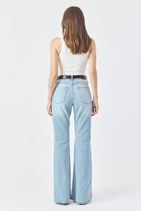 CALÇA ELIS FEMININA BOOTCUT COM FENDA JEANS CLARO