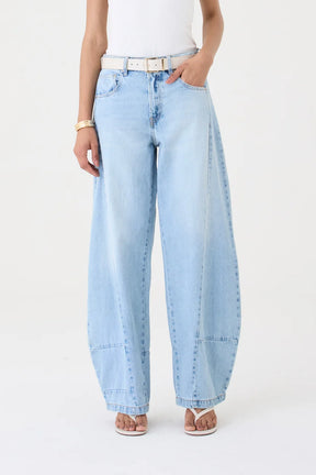 CALÇA FABI FEMININA BALLOON RECORTES JEANS CLARO