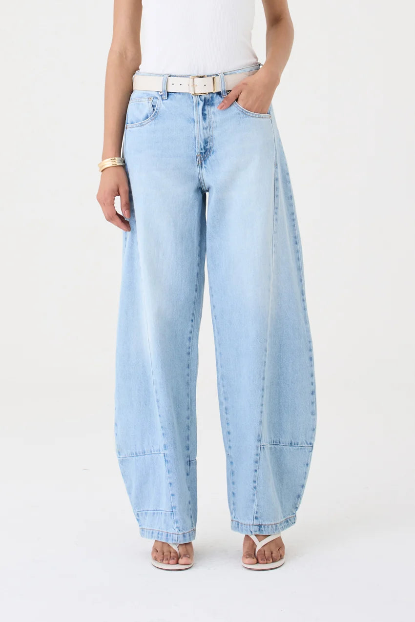 CALÇA FABI FEMININA BALLOON RECORTES JEANS CLARO