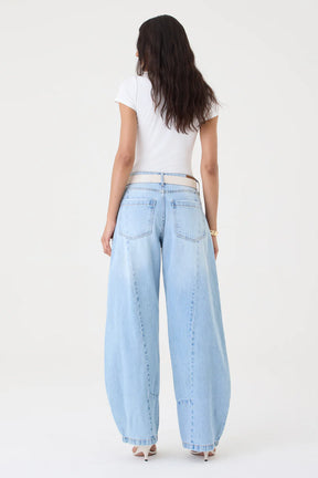 CALÇA FABI FEMININA BALLOON RECORTES JEANS CLARO